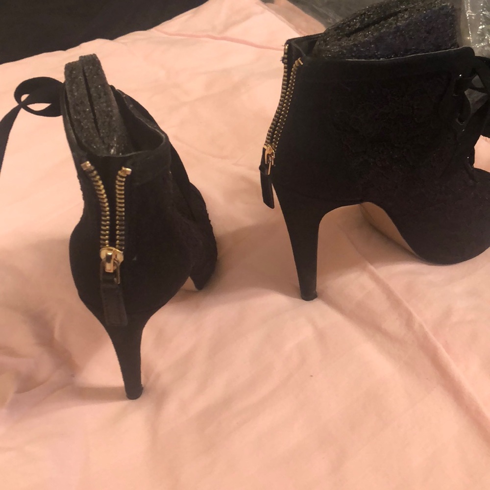 Nine West Lace-Up Open Toe Black Shoes.